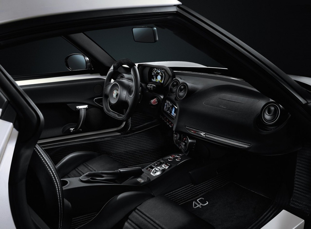 Alfa_Romeo-4C_2014.10.jpg