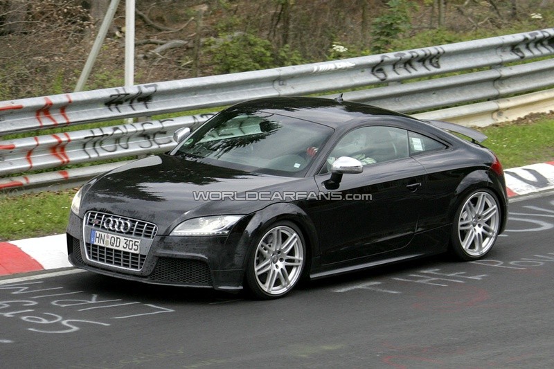 Photo de l\'Audi TT RS en train d\'être essayée sur circuit