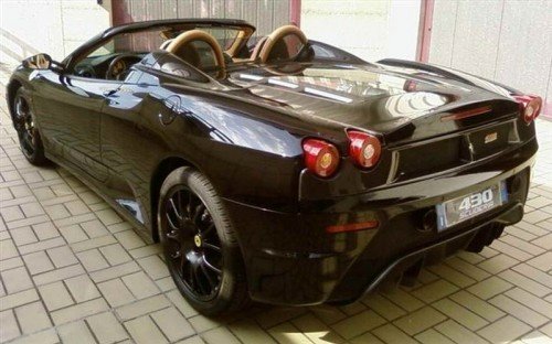 Serait-ce la Ferrari 430 Scuderia Spider ?