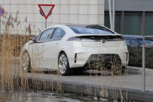 opel-ampera-spy-photo-during-video-shoot_8-620x413