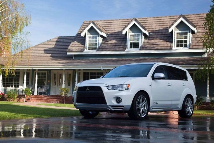 Mitsubishi_Outlander_2010