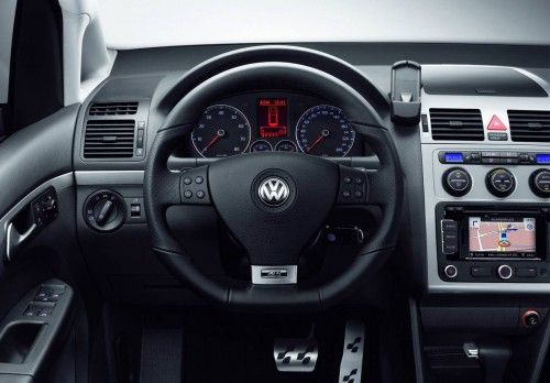 VW-Touran-R-Line-3