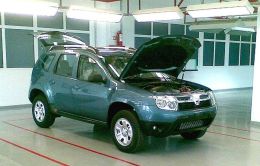 dacia suv 2010 spyshot