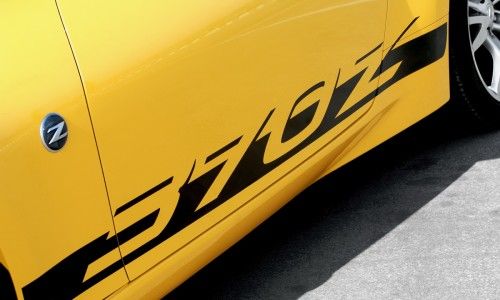 Nissan-370Z-Yellow