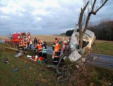 image d'accident de voiture avec des morts