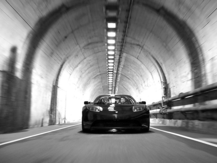 Tesla-Roadster-Tunnel-Front