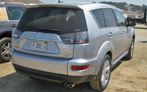 2010_Mitsubishi_Outlander_2