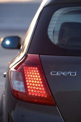 Kia_ceed_2009_scoop17