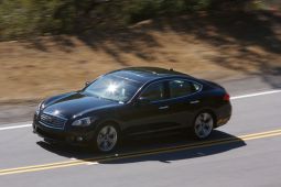 2011-infiniti-m56-sport2