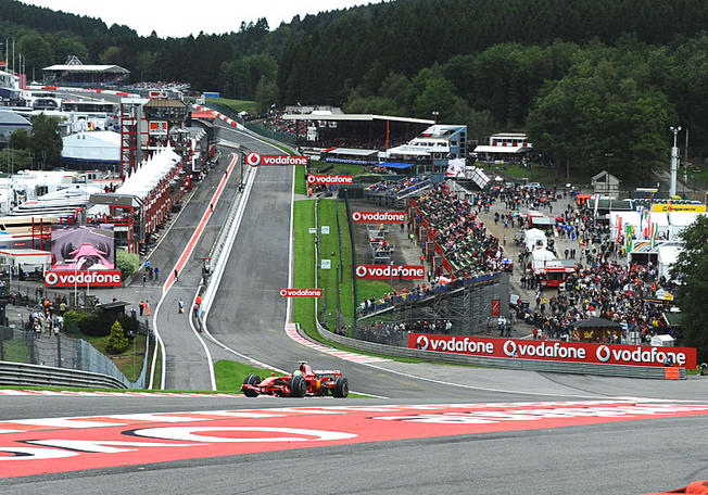 gp-belgique-2008-massa-a-l-assaut-du-raidillon-de-l-eau-rouge