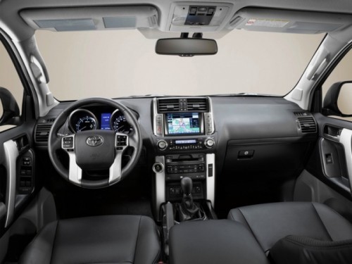 2010-Toyota-Land-Cruiser-Interior-swb