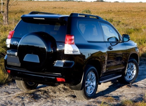 2010-Toyota-Landcruiser-Three-Door-2