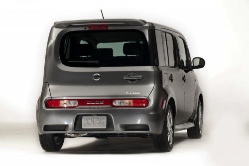 2010-Nissan-Cube-23