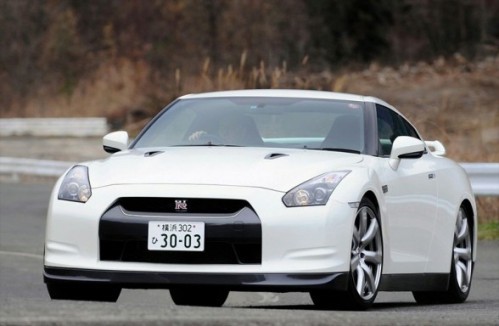 2010-nissan-gt-r-front