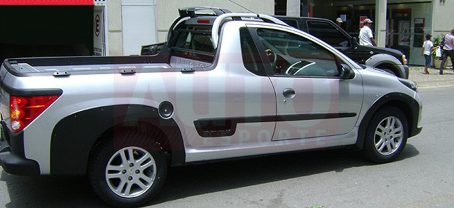 Peugeot 207 Pick up 2010 spyshot