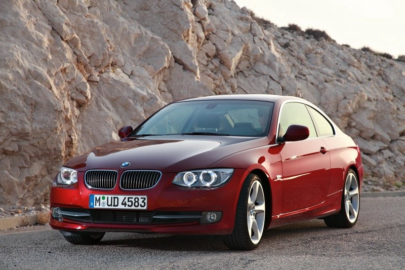 2011-BMW-3-Series-Coupe-Convertible-56