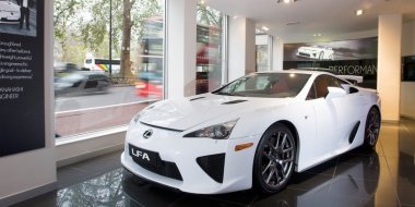 Lexus-LFA-at-Park-Lane-show-room-London