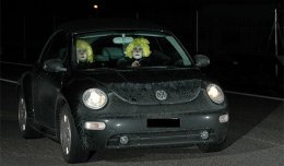 Clowns flashés en Suisse dans une New Beetle