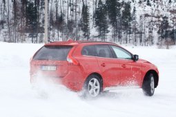 Volvo_XC60_R-Design_11