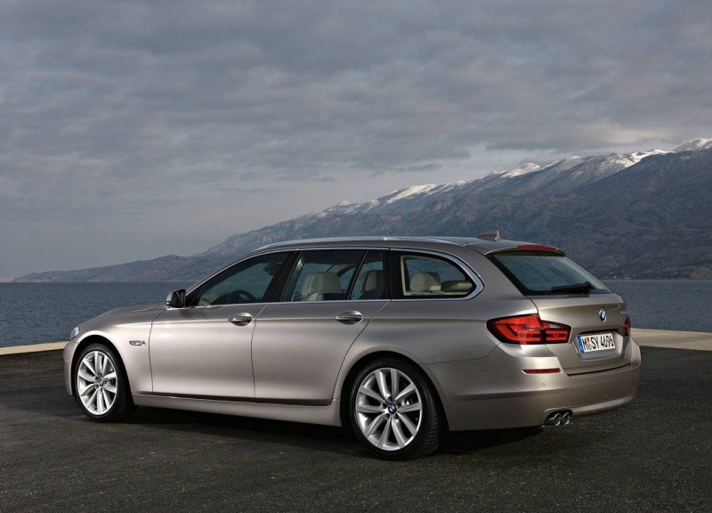 BMW-5-Series_Touring_2011_15