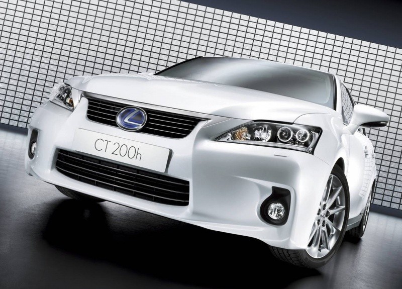 Lexus-CT_200h_2011_02