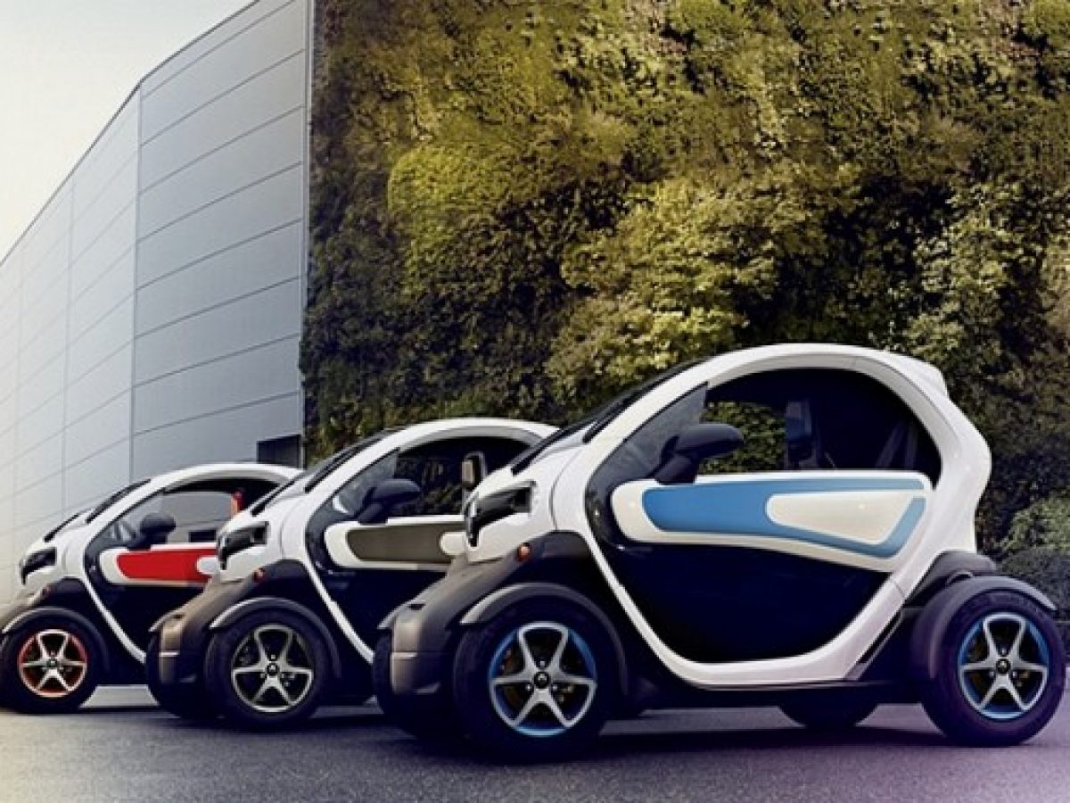 Twizy Joue L Electron Libre A Ibiza