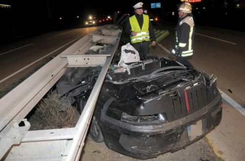 Porsche 911 crashée dans une barrière