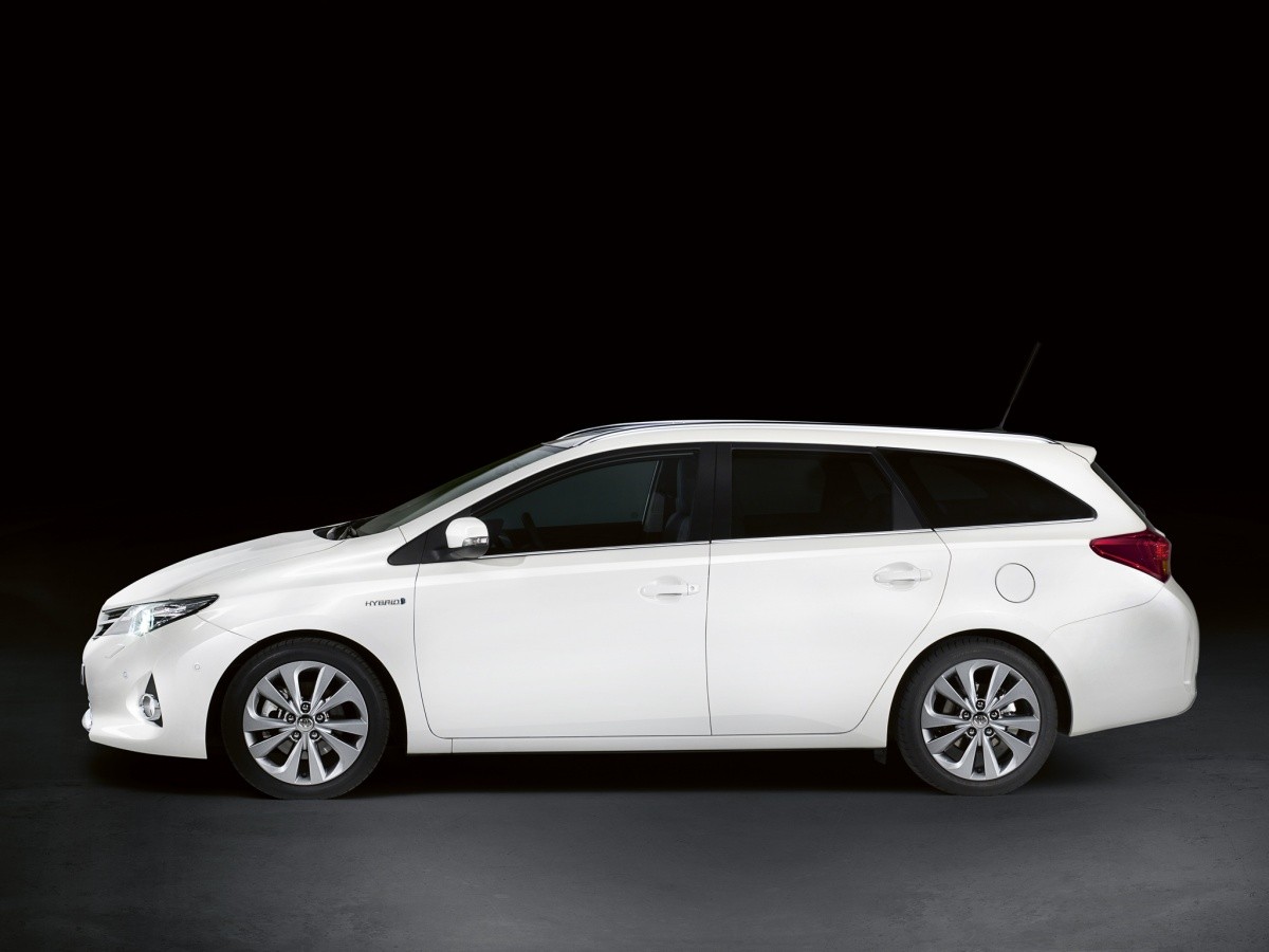 toyota_auris_touring_sports_3