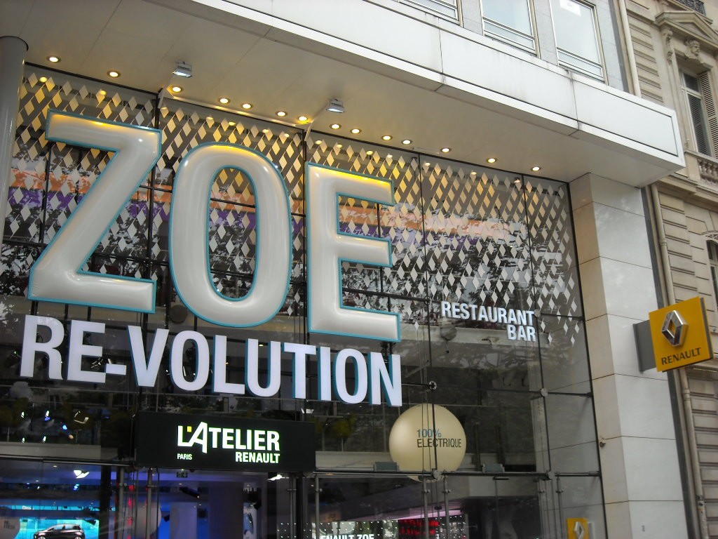 Zoé - Revolution - façade de l'Atelier Renault