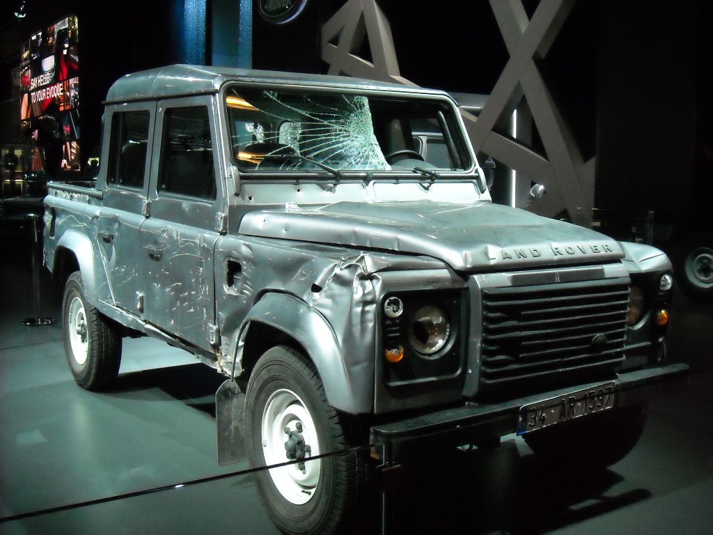 Land Rover Defender - Skyfall - Mondial de l'Automobile
