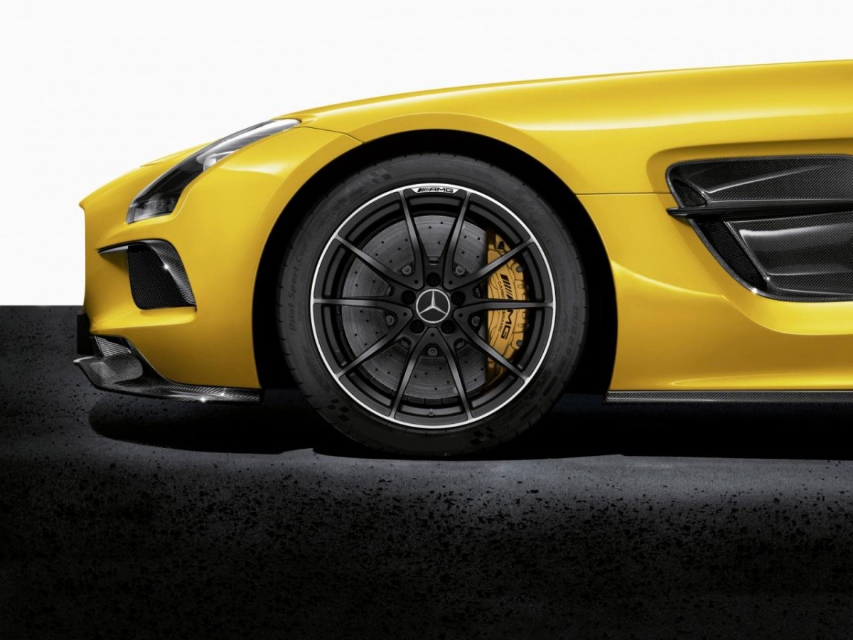 2014-mercedes-benz-sls-amg-black-series