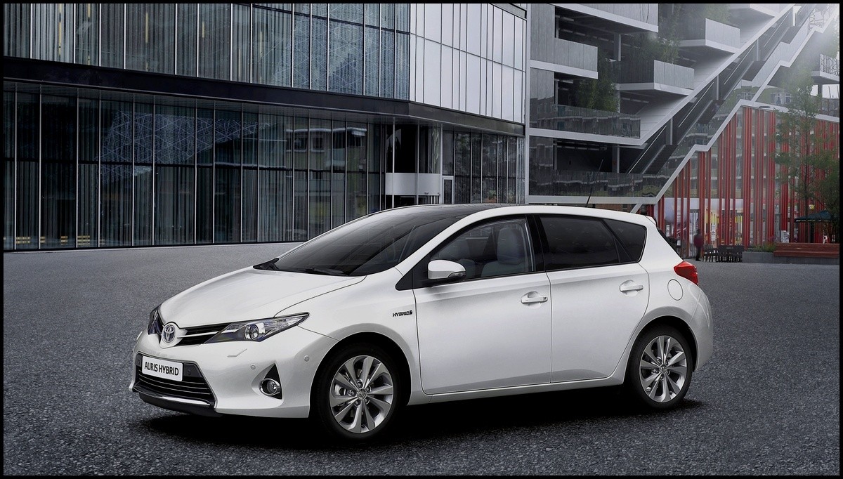 New_Toyota_Auris_Hybrid_2013