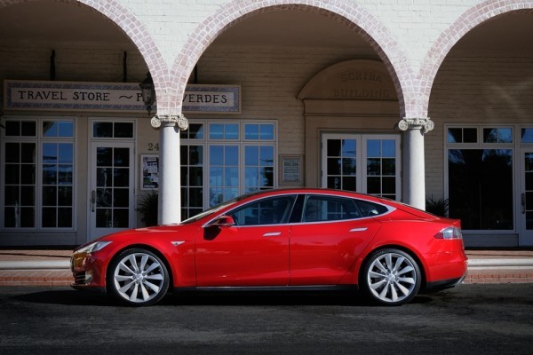 Tesla model-s-red-palosverde