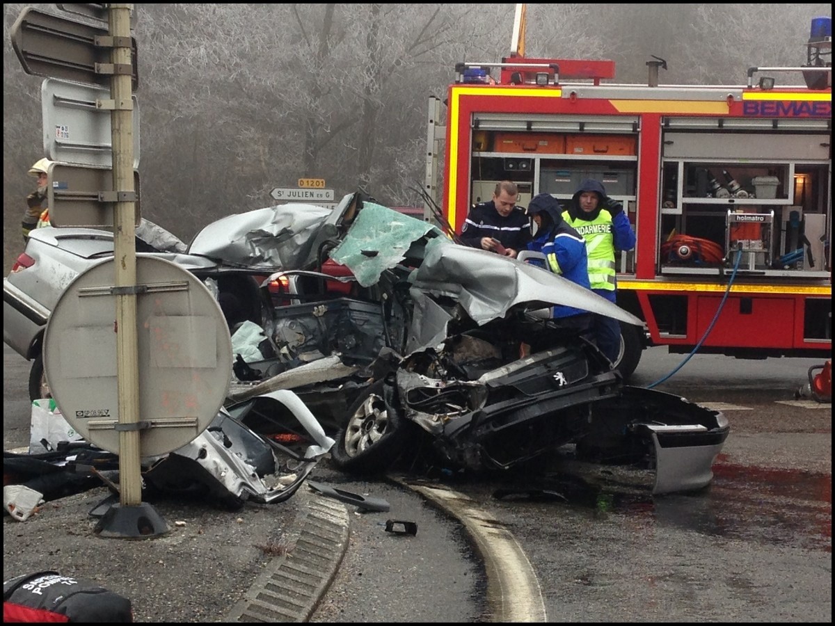 accident peugeot 406