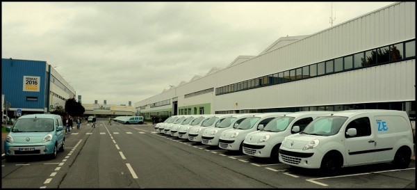 kangoo ze sur parking à Maubeuges