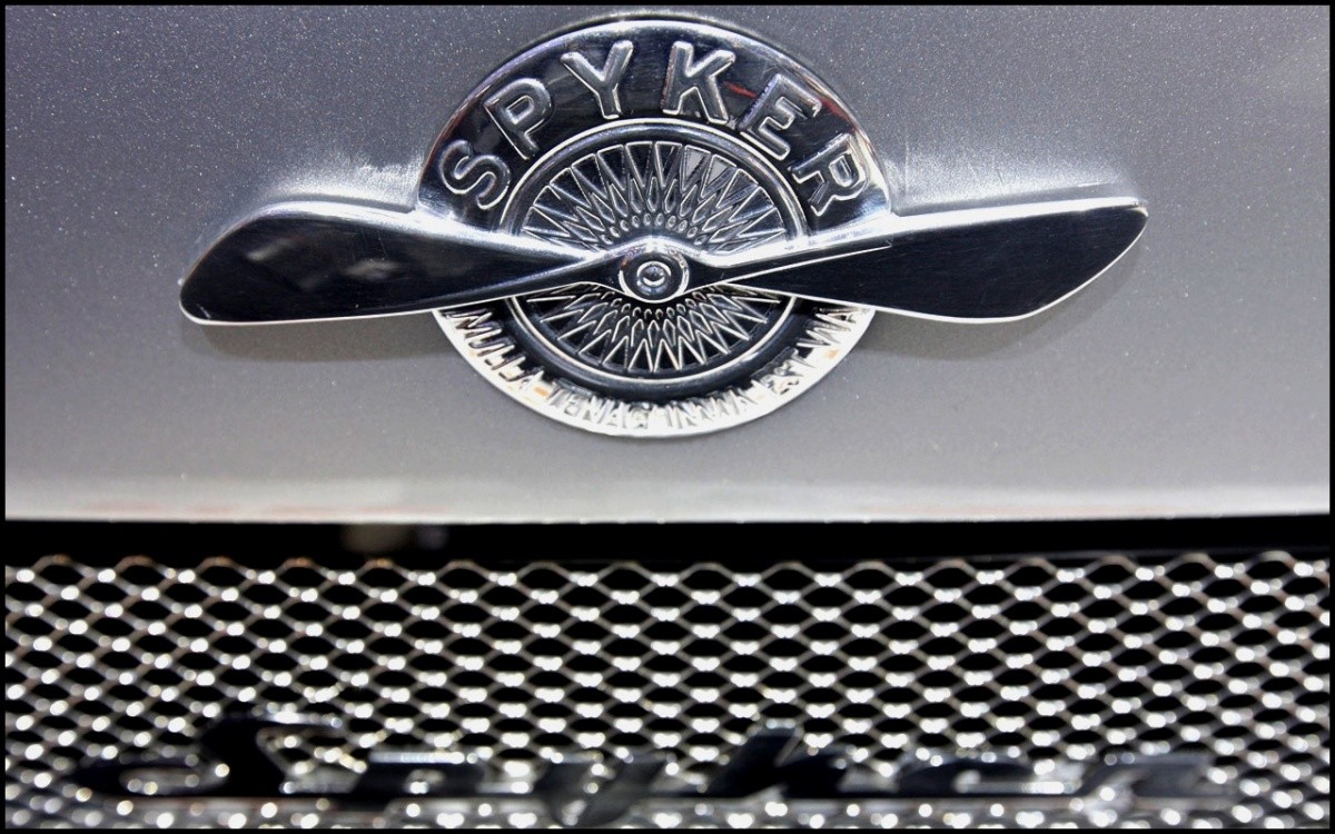 spyker-c8-aileron-logo