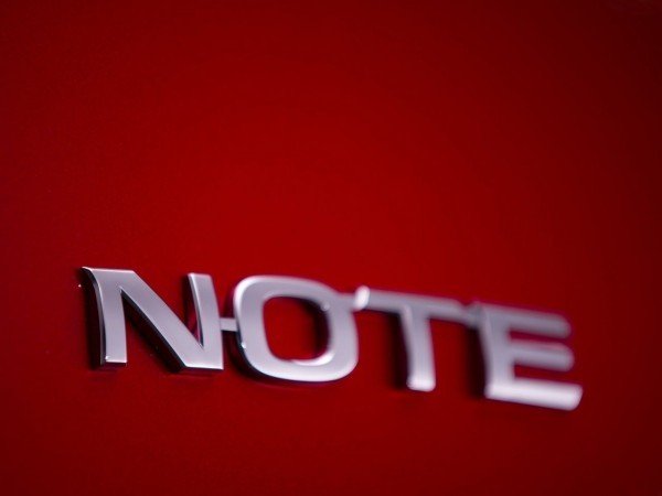 Nissan-Note_2013-2014.26