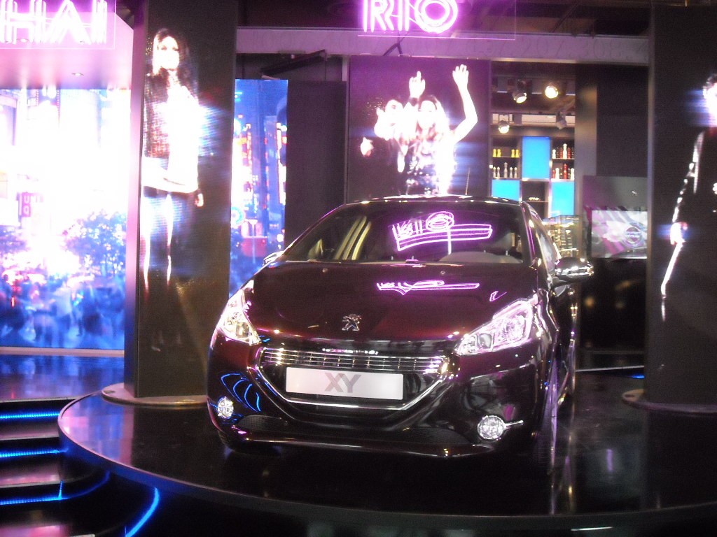 Peugeot 208 XY Light up the city (13)