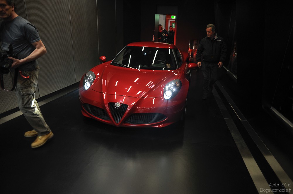 Alfa_Romeo-4C_2014