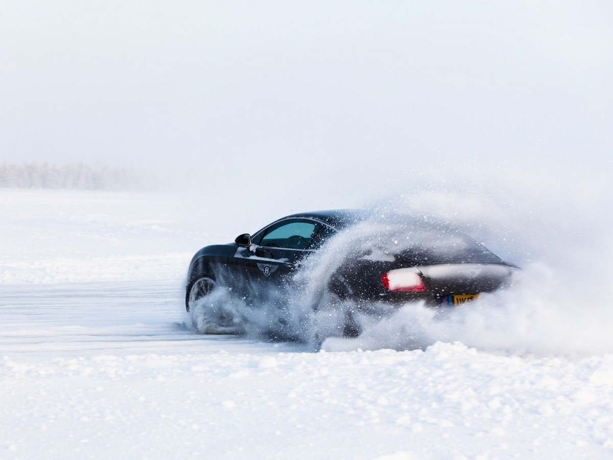 Автомобили айс. Cars on Ice. Айс кар Смоленск. Car in Ice near Ocean. Iced car Bageg.