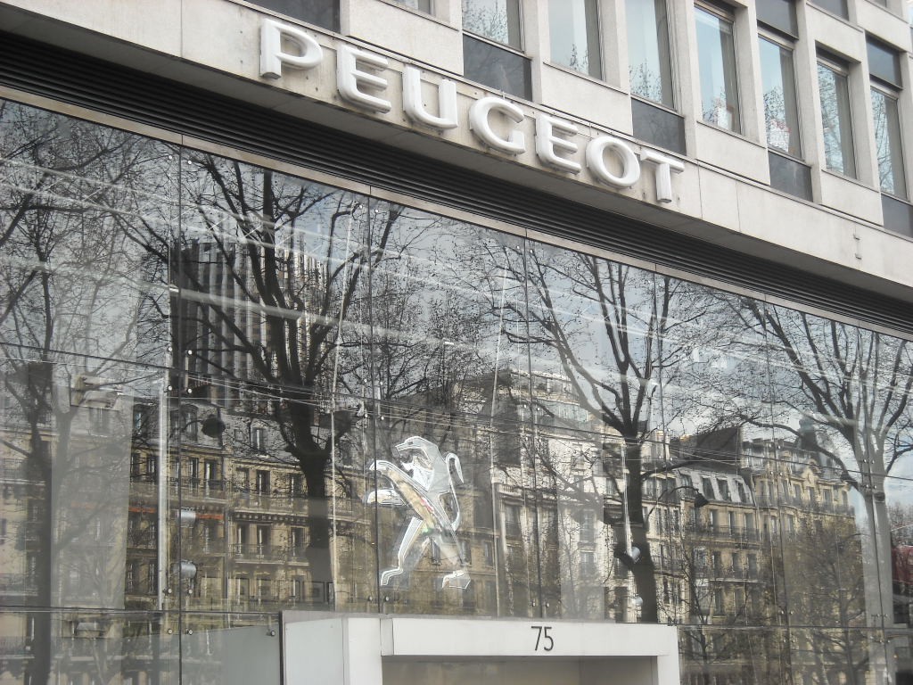 façade Peugeot Grande Armée (3)