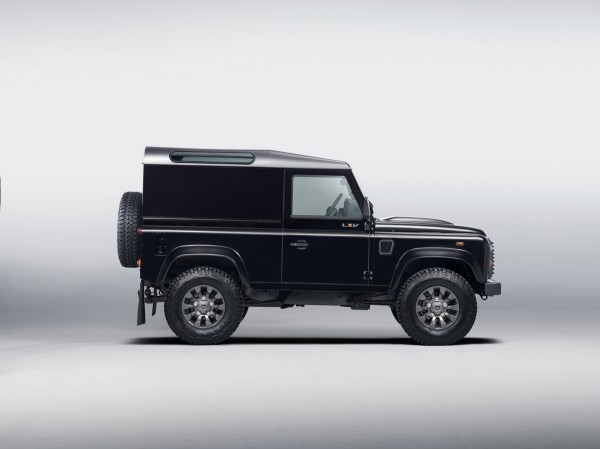 Land-Rover-Defender-LXV.3