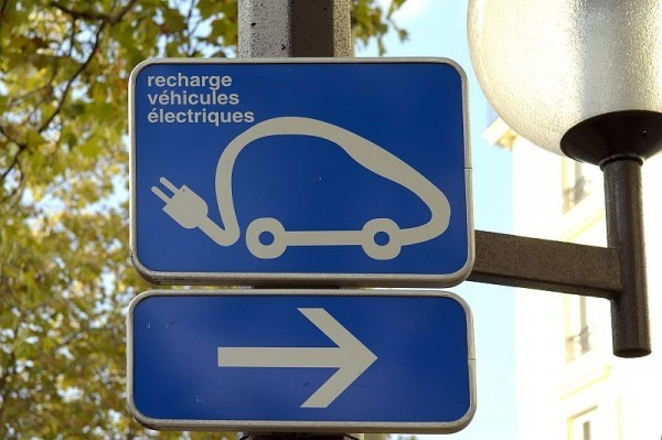 Panneau recharge véhicules électrique l mignaux