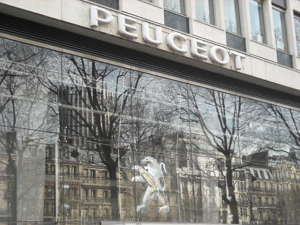 façade Peugeot Grande Armée (1)