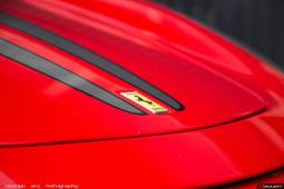 FJ et logo Ferrari