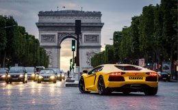 Gauv et Aventador