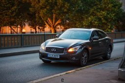 Infiniti M35h 01