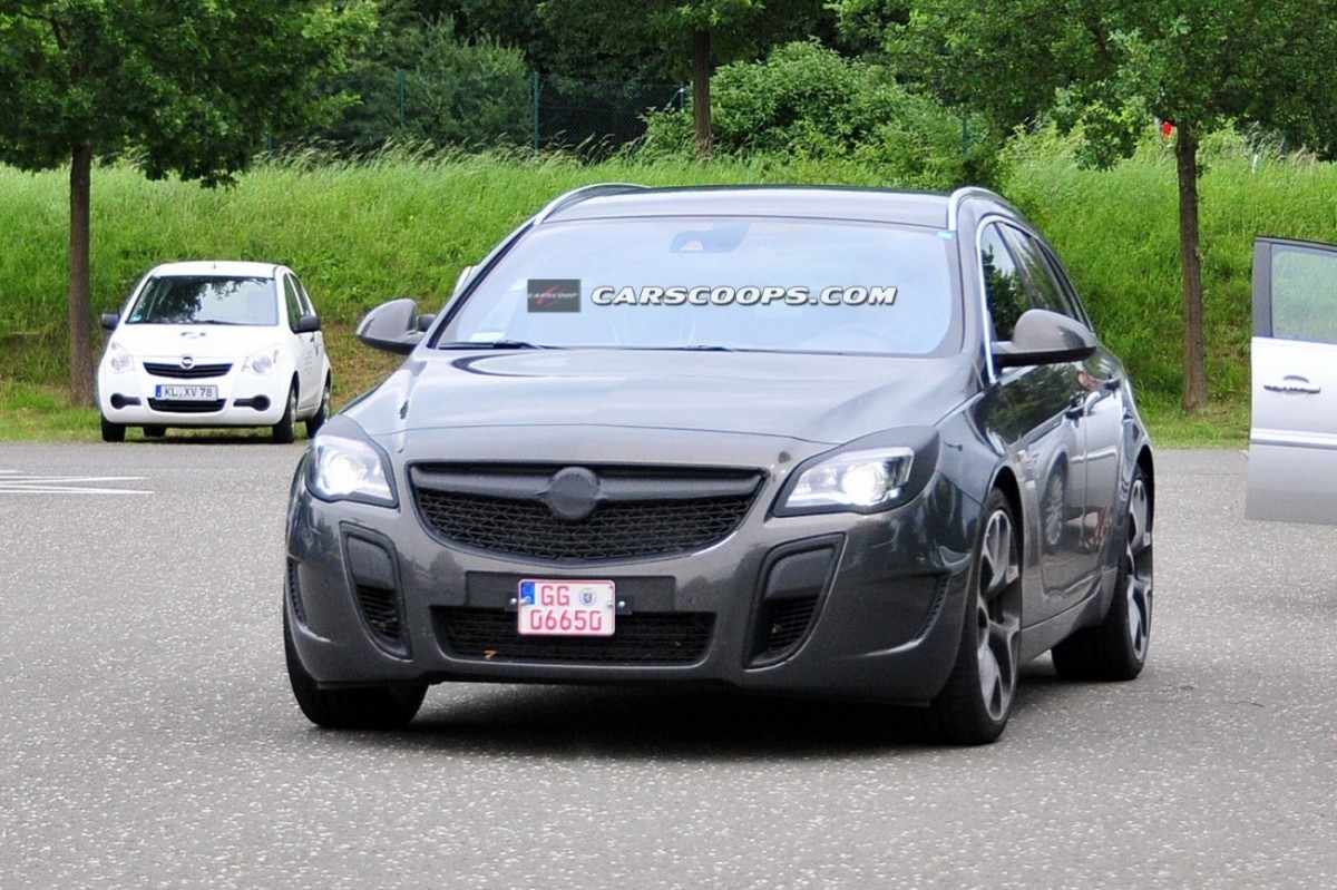 Opel Insignia OPC Sports Tourer (2)