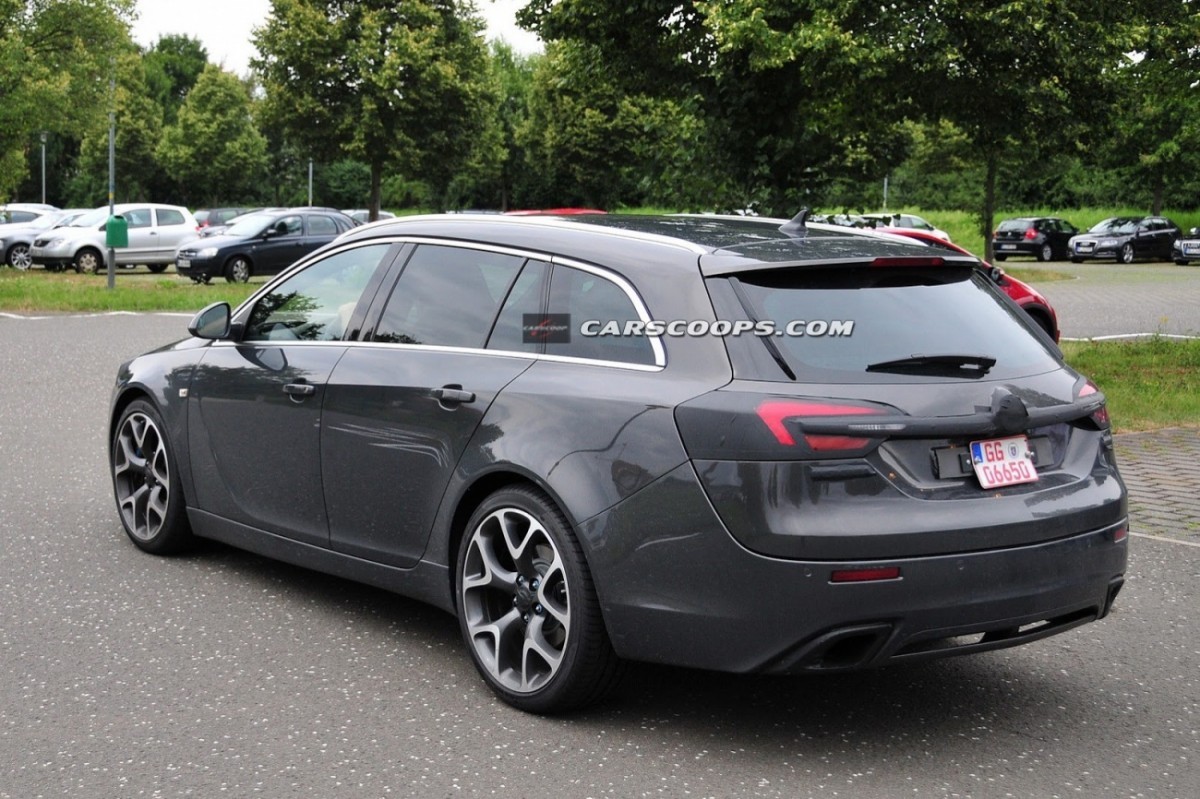 Opel Insignia OPC Sports Tourer (4)