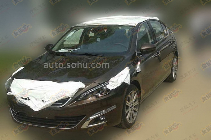 Peugeot 408 Spyshot avant